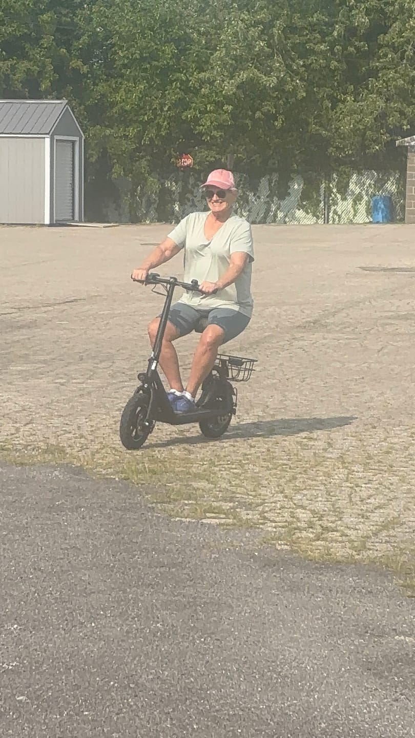 Customer photo review of Gyroor C1 Electric Scooter with Seat & Carry Basket - 550W(Peak)