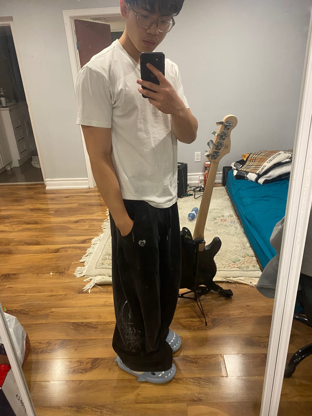 Customer photo review of Aelfric Eden Blade Baggy Barrel Sweatpants