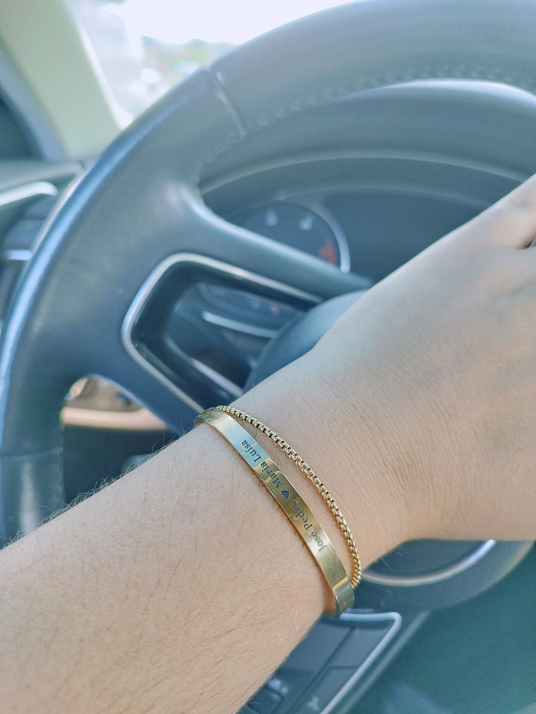 Customer photo review of Pulseira Isa