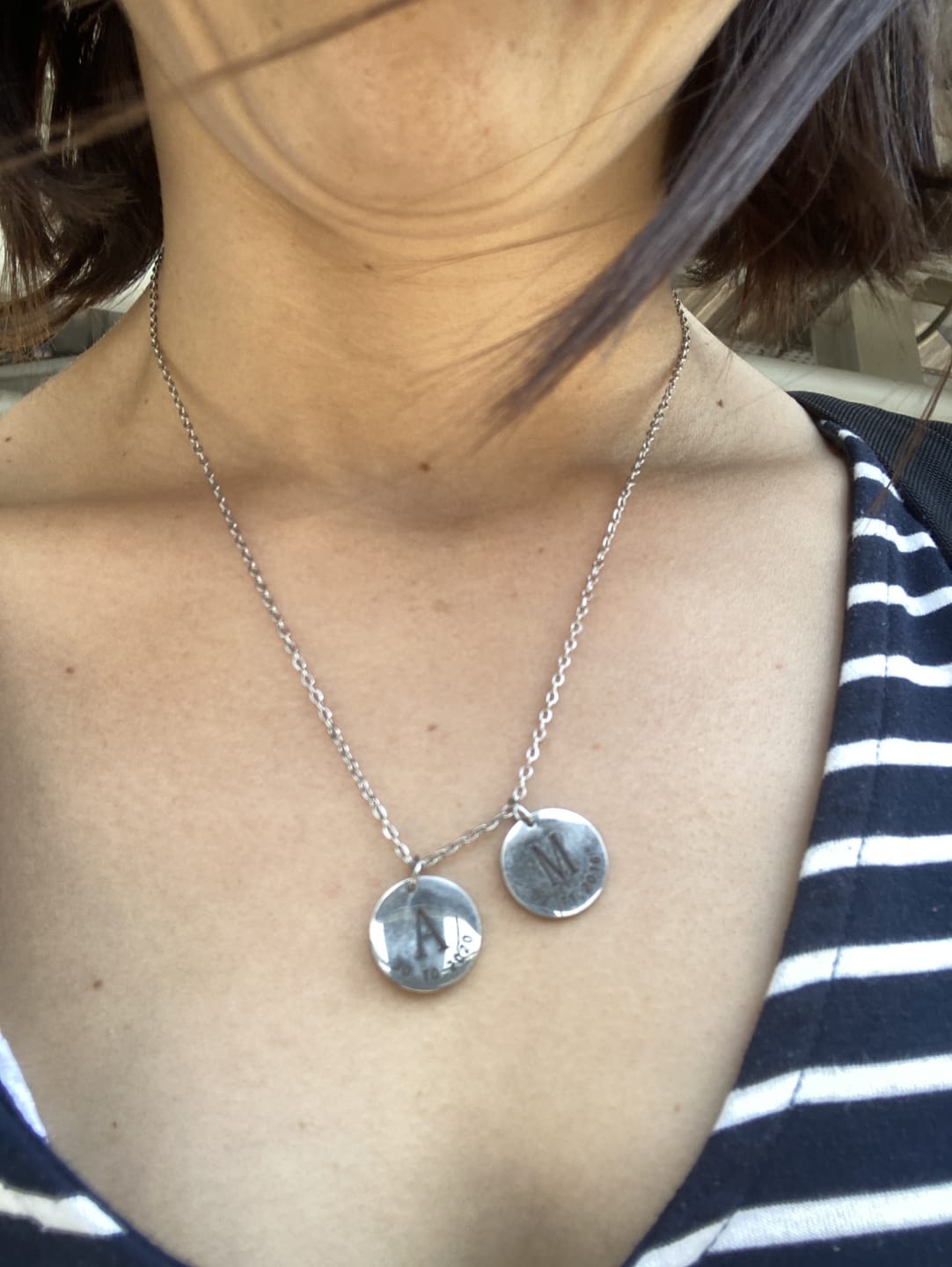 Customer photo review of Colar Inicial Com Data