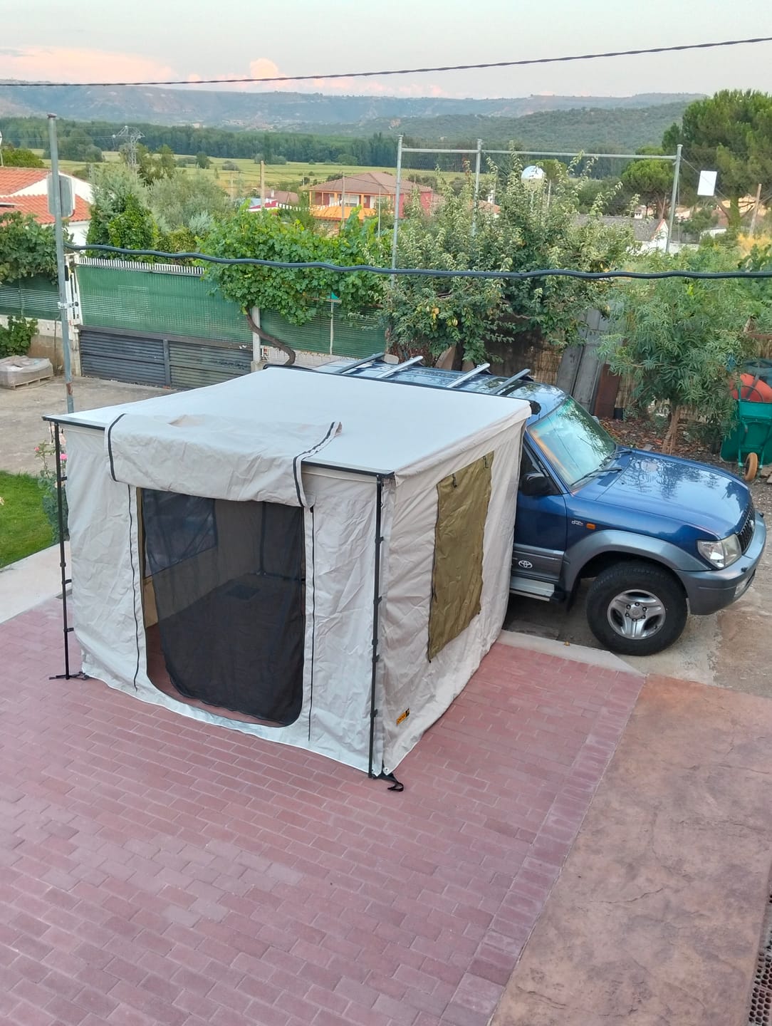 Customer photo review of Cerramiento de Toldo Lateral para coche Jovive