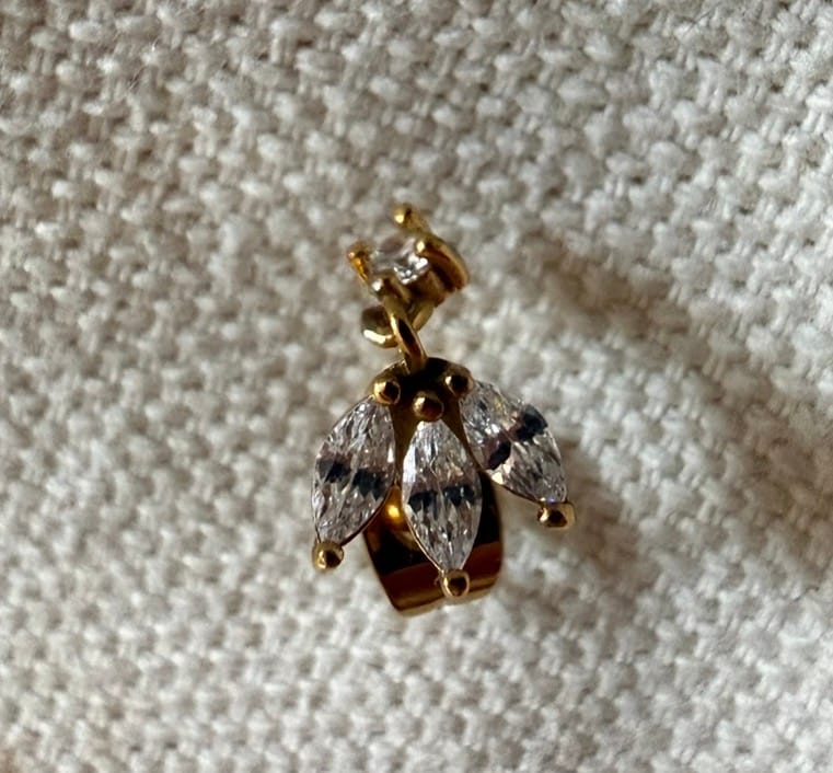 Customer photo review of Cataleya 2 Ohrstecker | 18K vergoldet