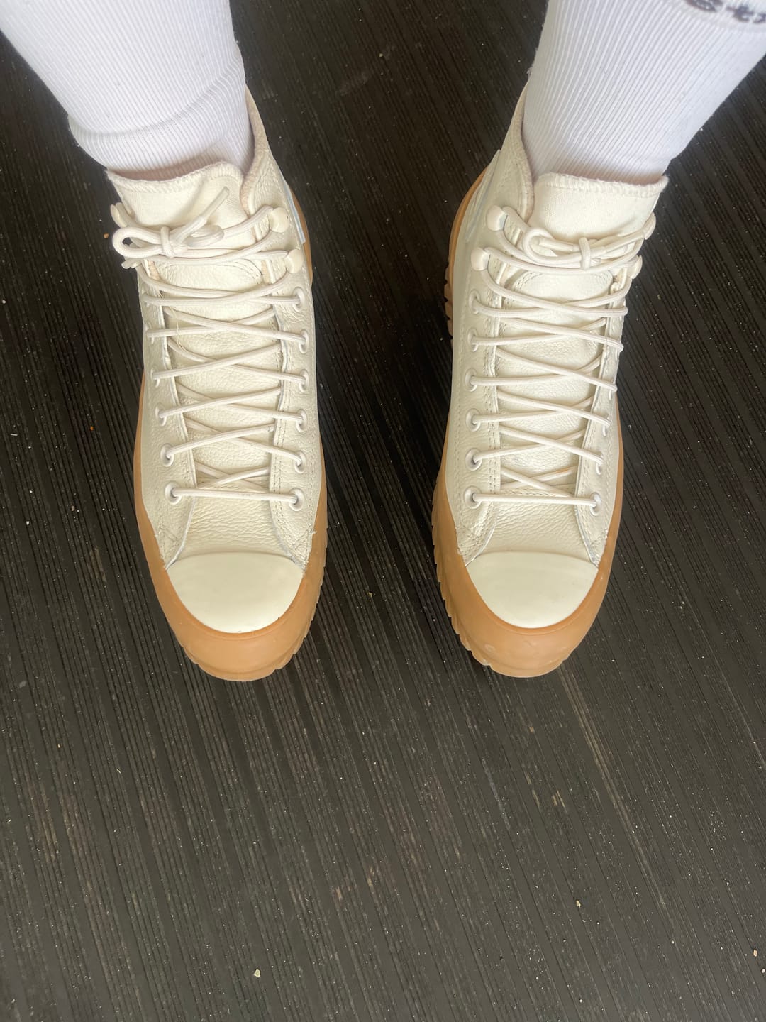 Customer photo review of Zapatillas Converse Chuck Taylor Lugged Beige Marron