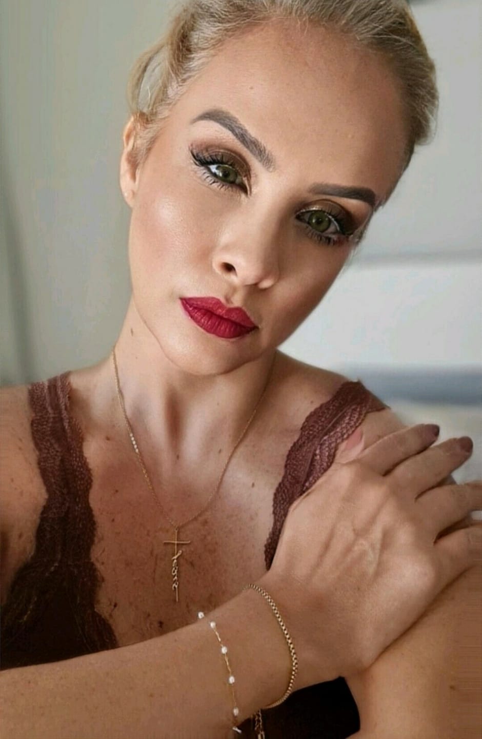 Customer photo review of Pulseira Isa