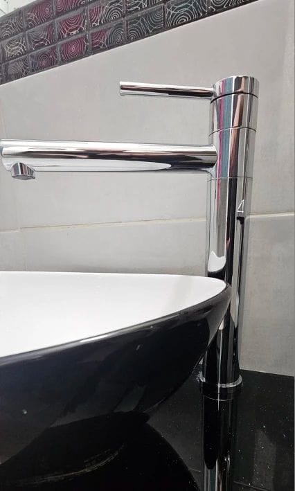 Customer photo review of Torneira Monocomando Dourada Para Banheiro