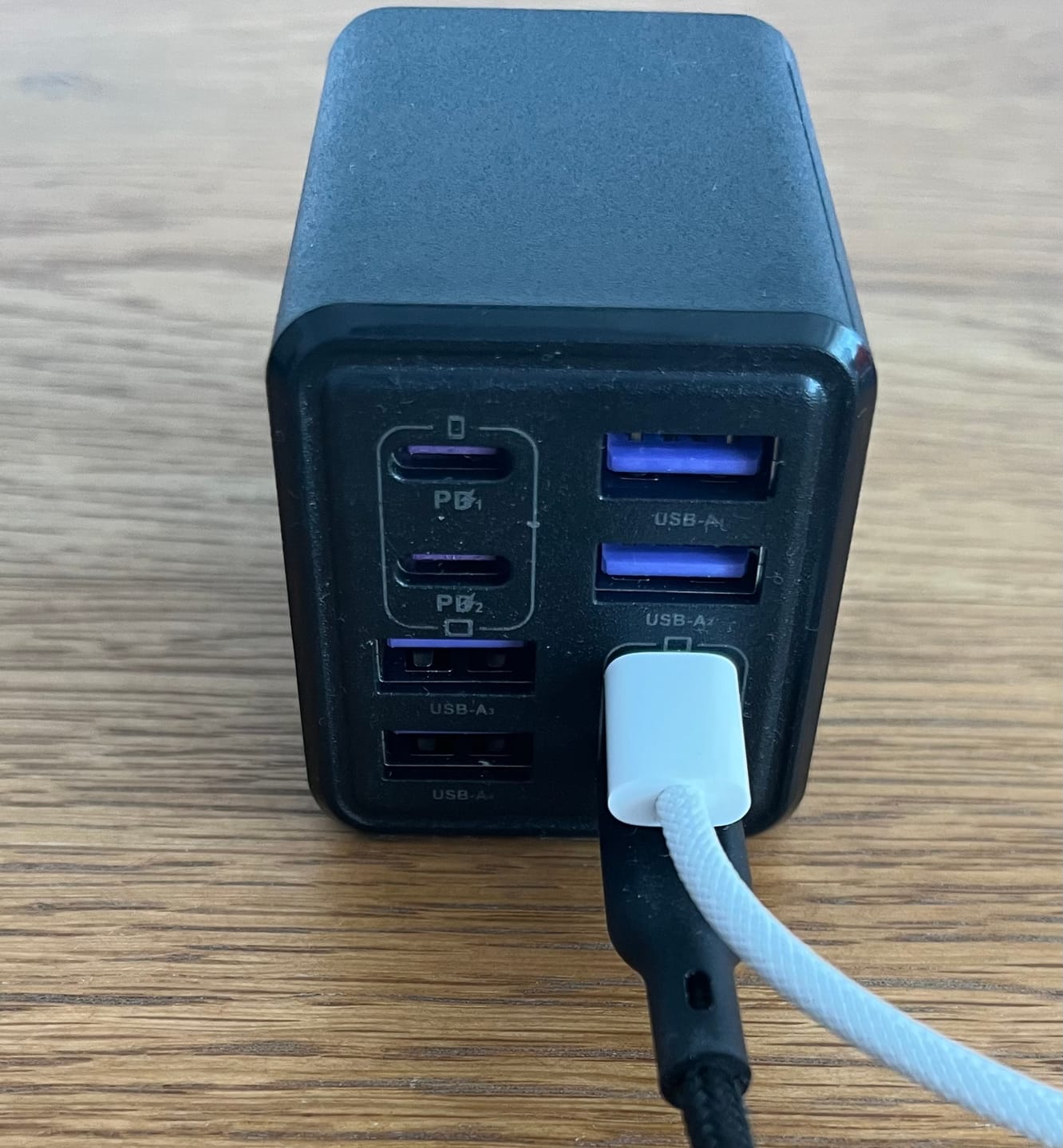 Customer photo review of Incarcator Timebox 240W GaN, 8 Porturi USB-C + USB-A