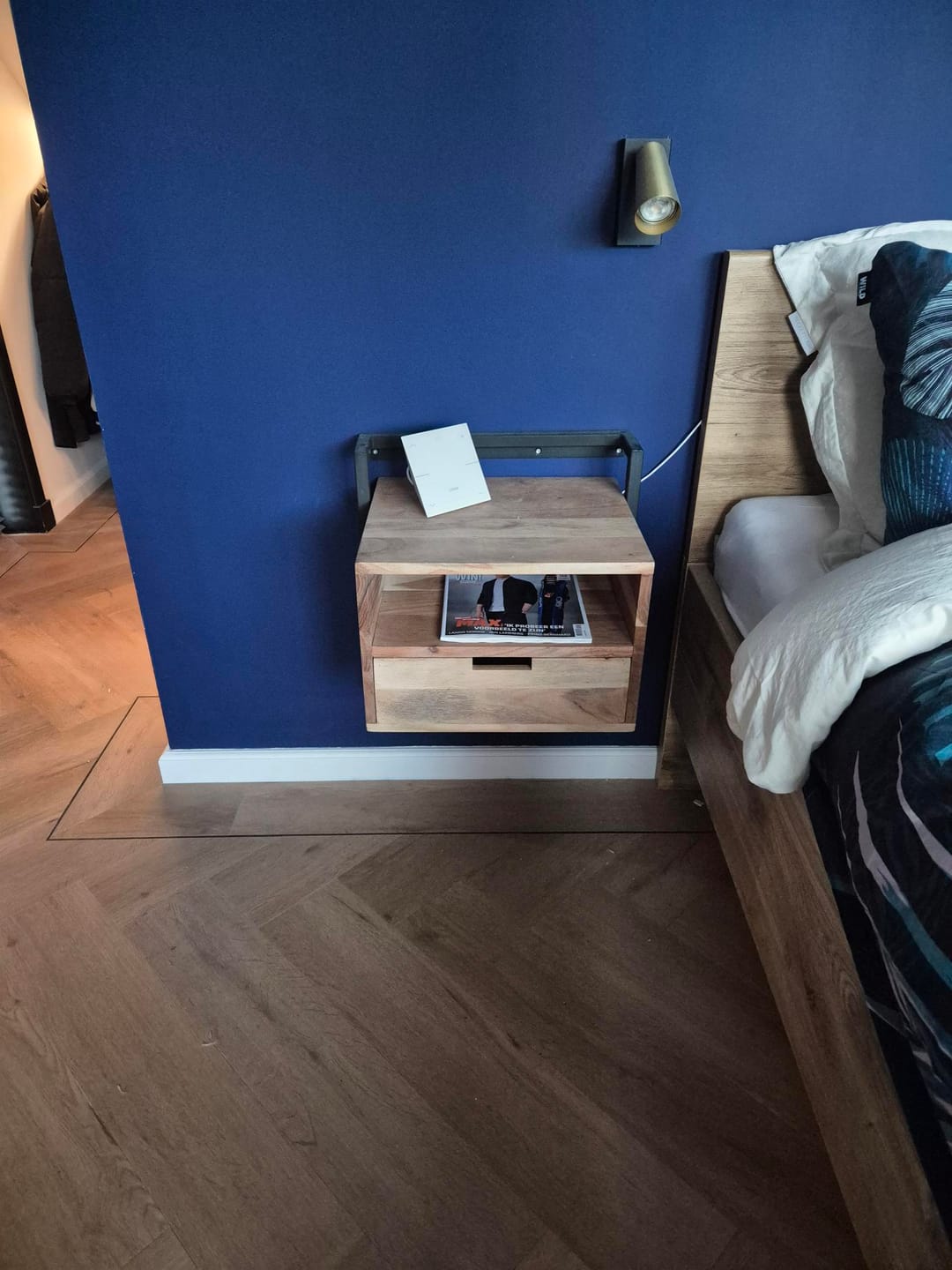 Customer photo review of Zwevend Nachtkastje met lade Are Open