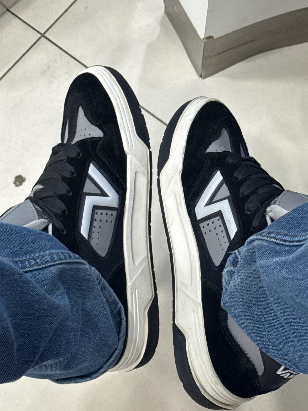Customer photo review of Zapatilla Vans Upland Unisex Negro