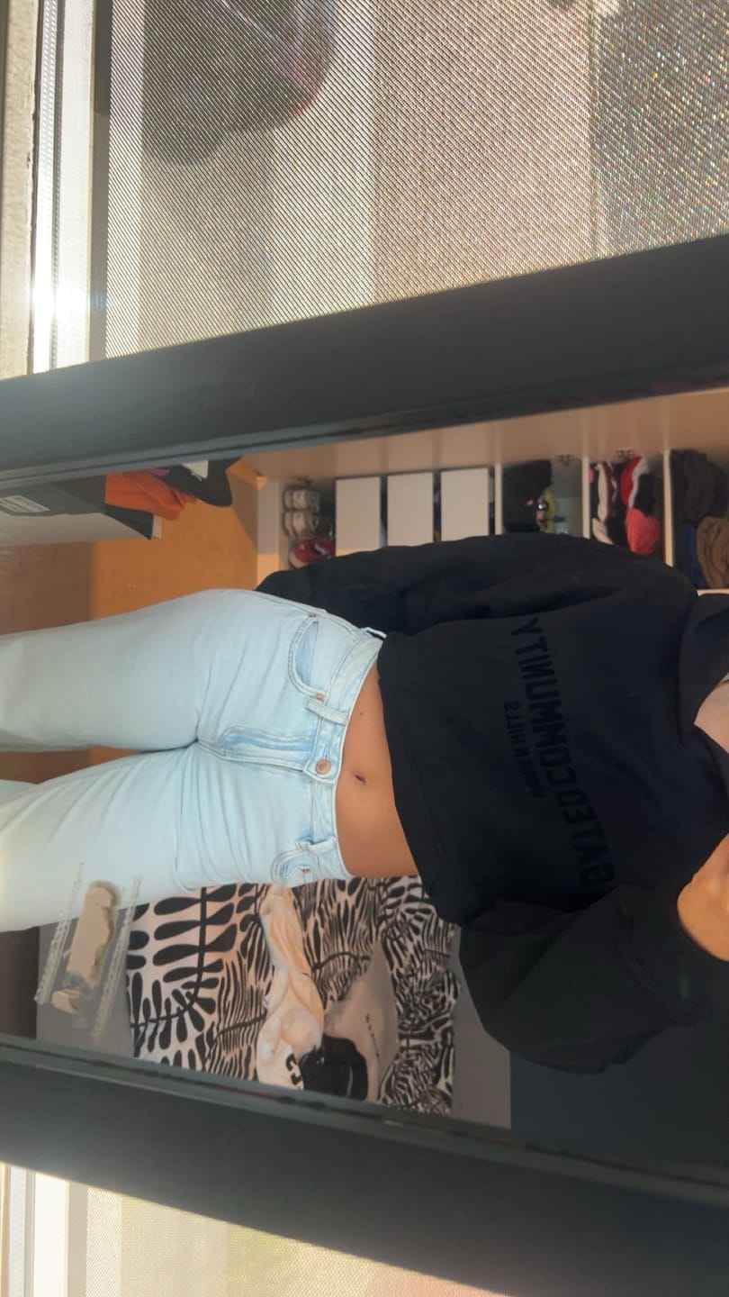 Kundenbewertung mit Foto von BASICS HOODIE BLACK