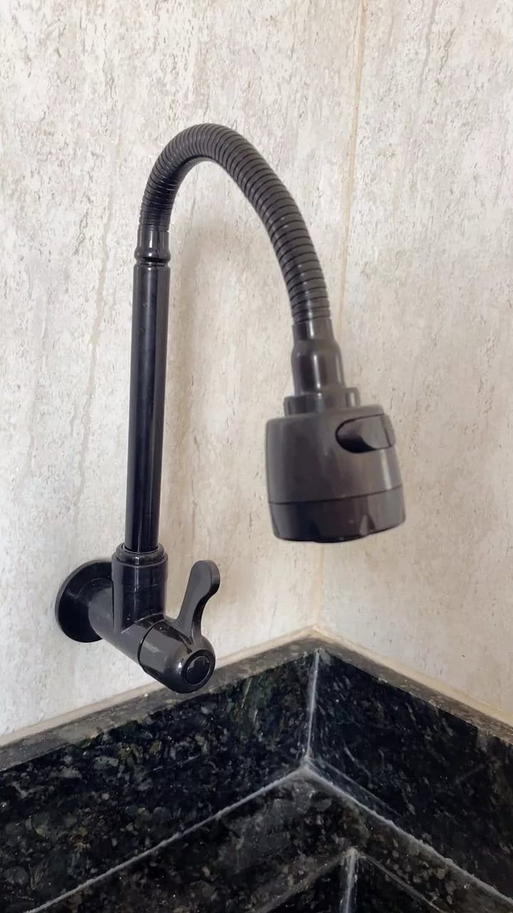 Customer photo review of Torneira Para Cozinha De Parede Monocomando