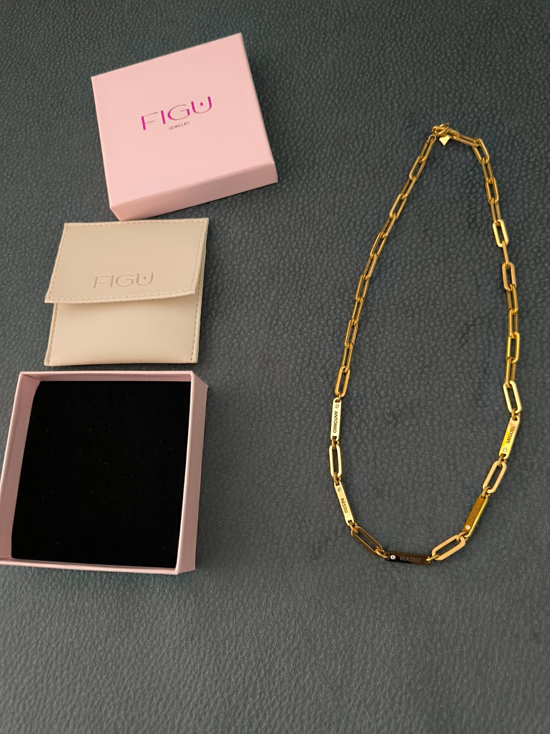 Customer photo review of Colar Matilde