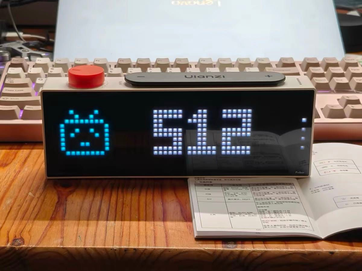 Customer photo review of Ulanzi TC002 Pixbar Smart Pixel Clock II