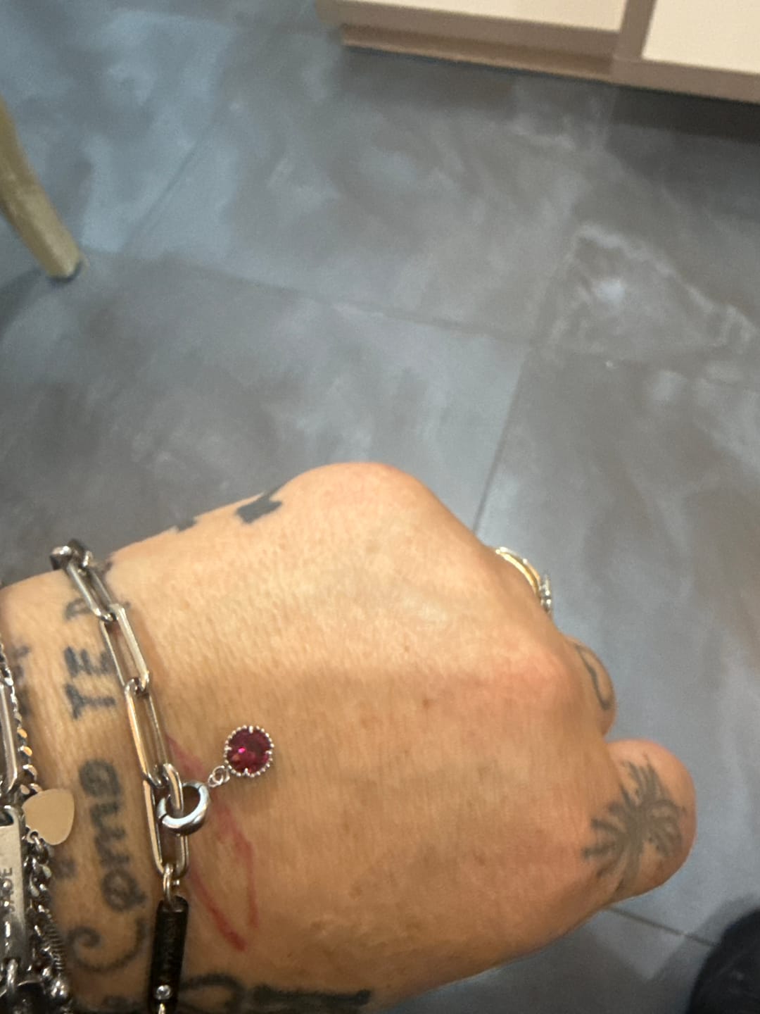 Customer photo review of Click Charm Cristal do Mês