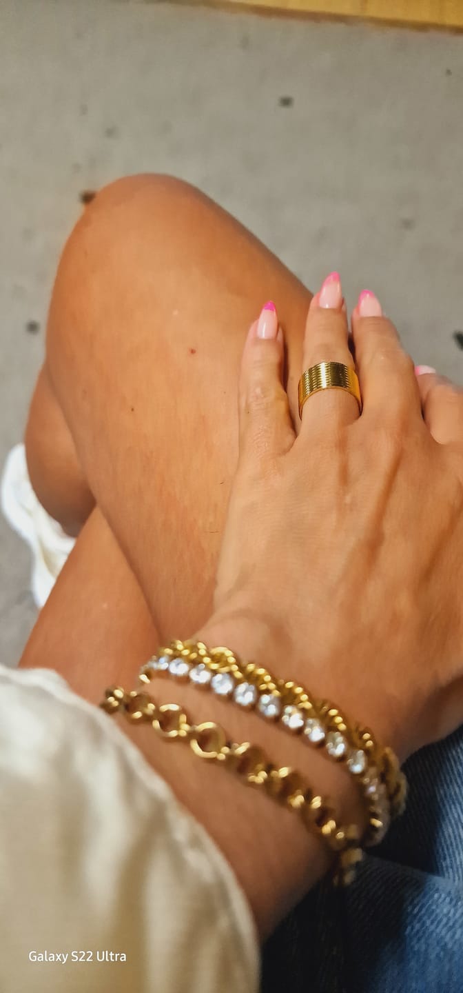 Customer photo review of Pulseira Ava