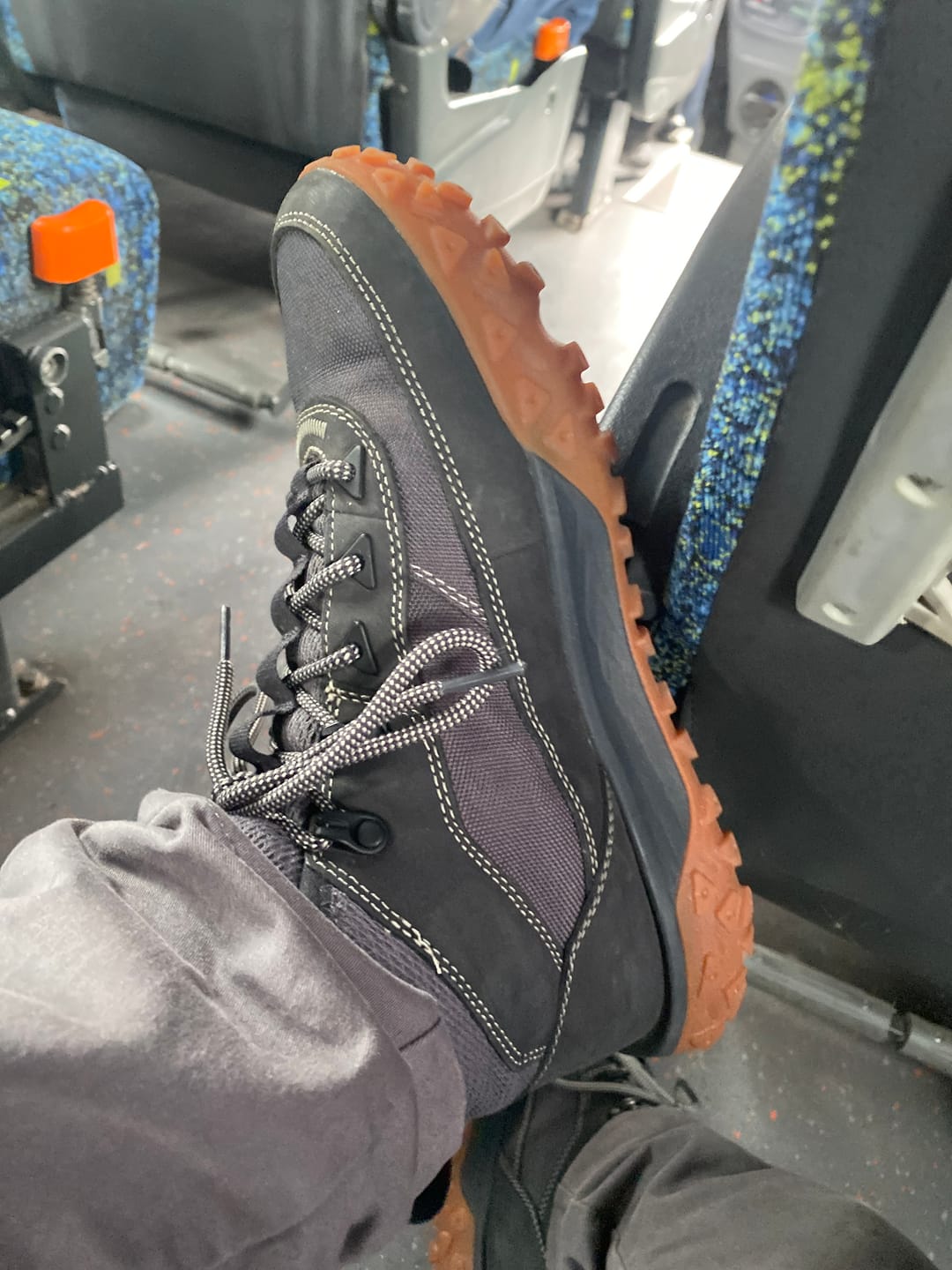 Customer photo review of Botas Timberland Greenstride Motion 6 Mid Negro Gris Marrón