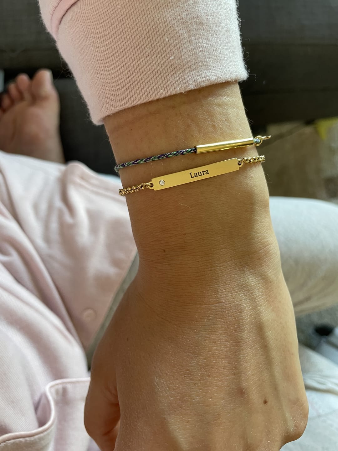 Customer photo review of Pulseira Emily Personalizável