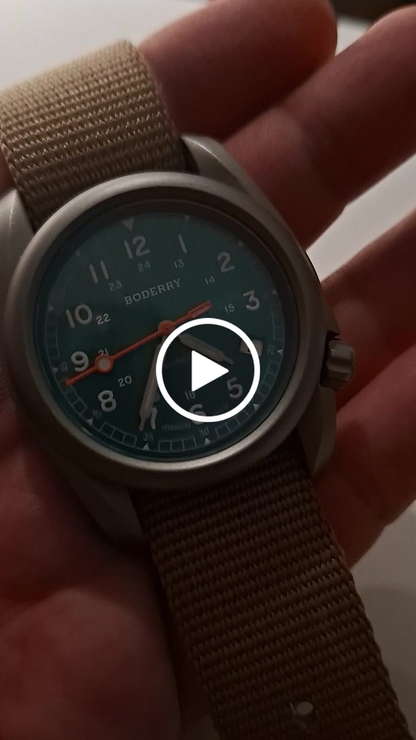 Customer video review of VOYAGER - 100M Waterproof Titanium Automatic Field Watch | Peacock Green
