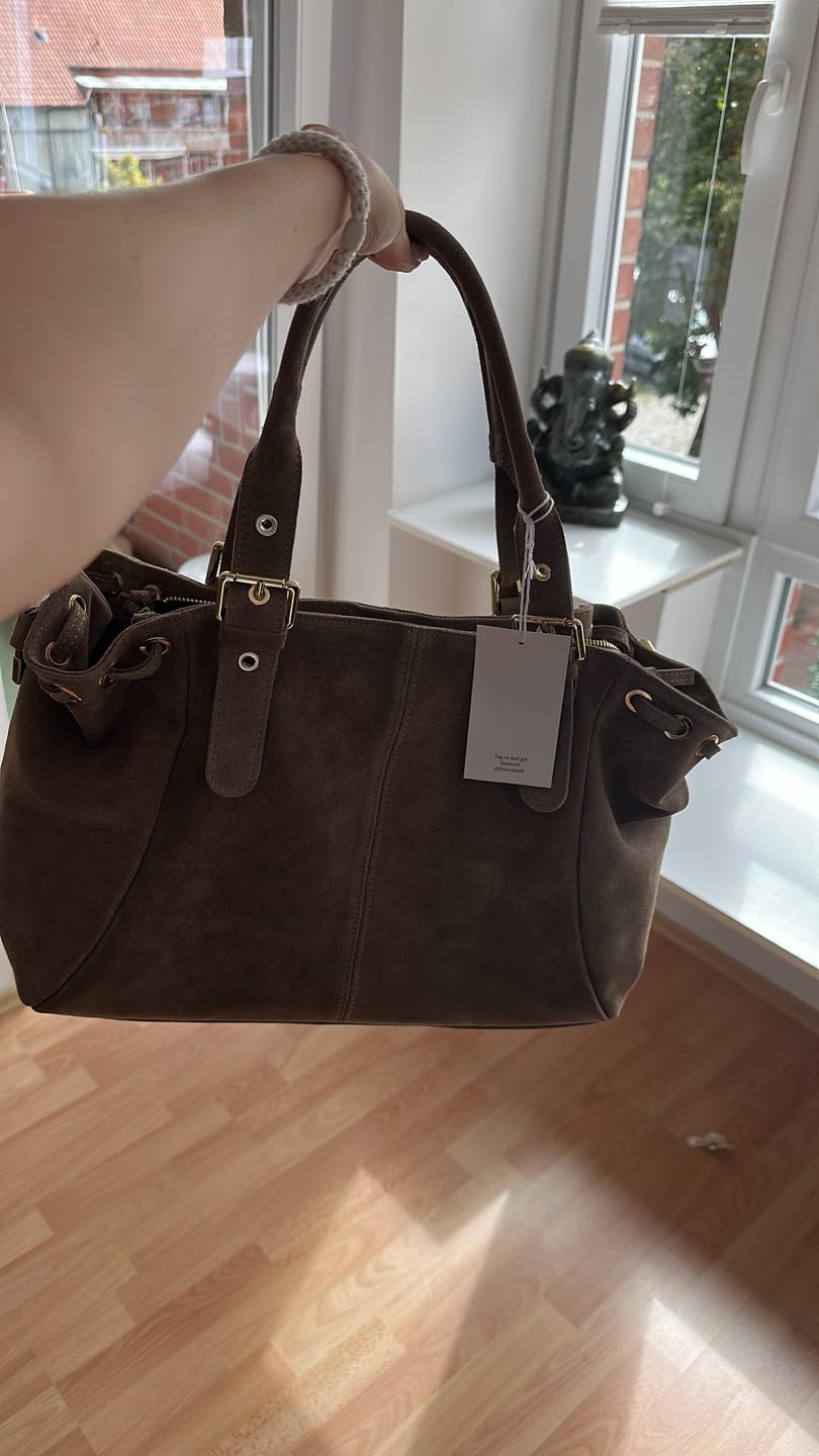 Customer photo review of Suède Muse bag taupe