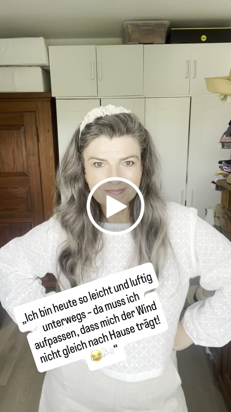 Customer video review of Oberteil Gerda | Croptop mit Ballonärmeln | Spitze weiß