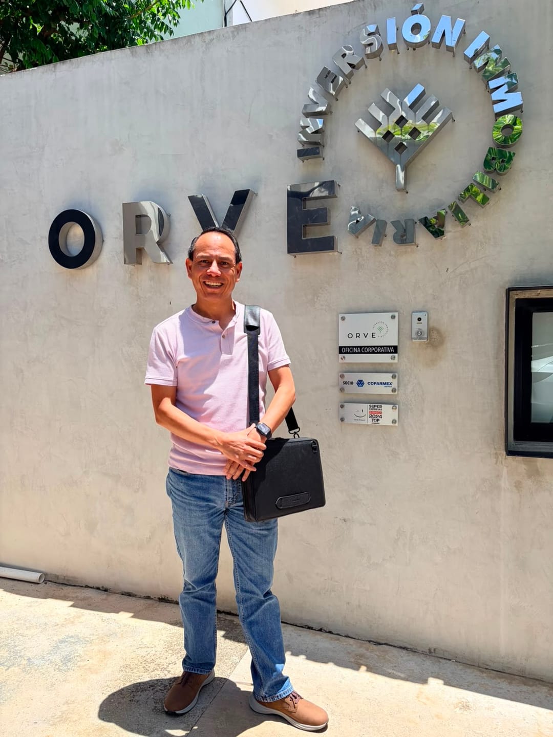 Customer photo review of Maletín portalaptop de piel Diego negro