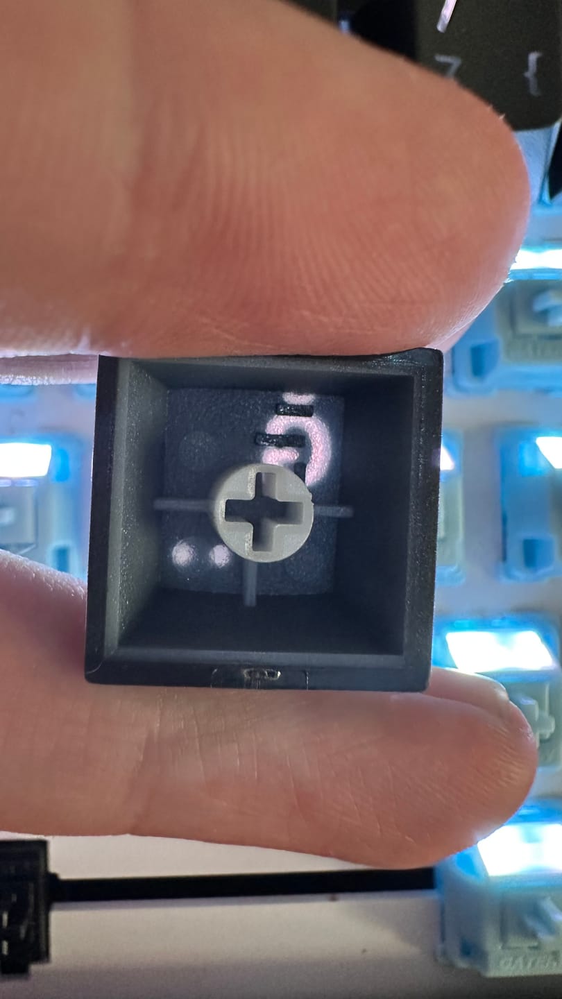 Customer photo review of Wraith Işık Geçirgen Çift Enjeksiyonlu PBT Türkçe Tuş Takımı