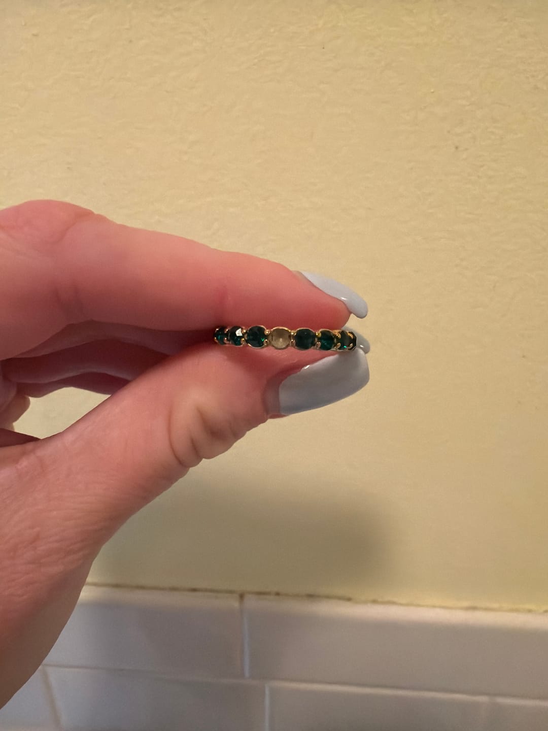 Customer photo review of Emerald Beauty 18K Crystal Ring