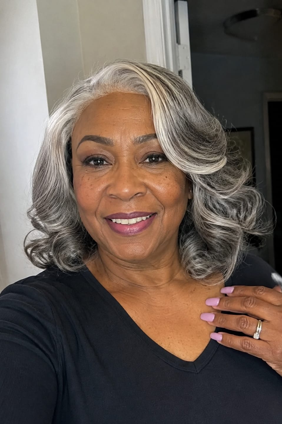 Customer photo review of Luvwin 5X5 Salt & Pepper More Salt Highlight Front Glueless Wave Wig