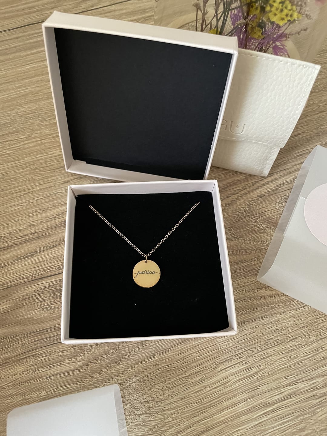 Customer photo review of Colar Inicial Com Data
