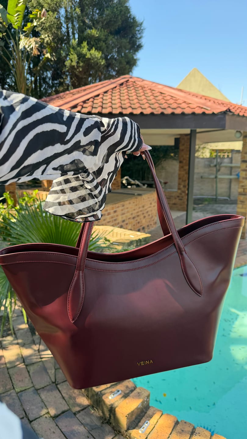Customer photo review of The Nia tote bag