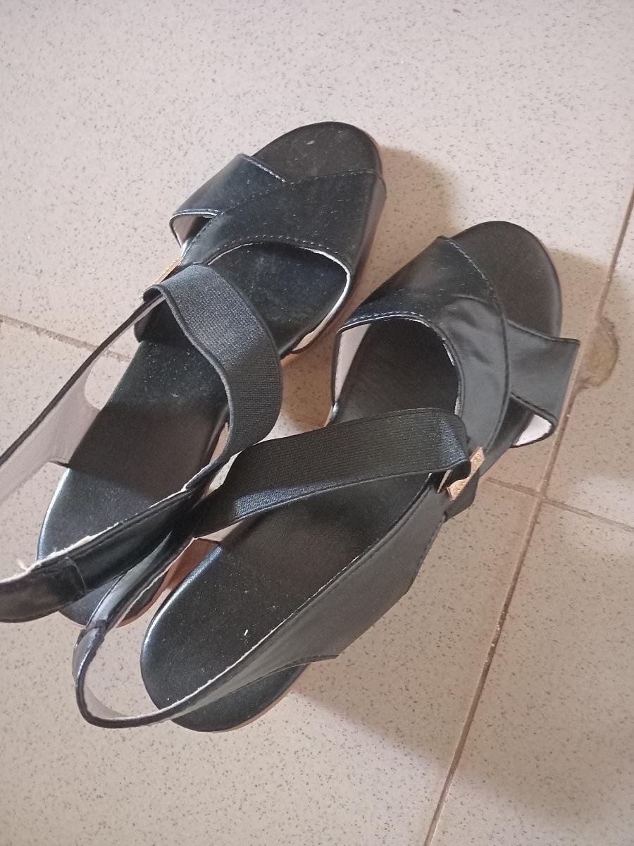Customer photo review of Sandales élégantes à talon carré