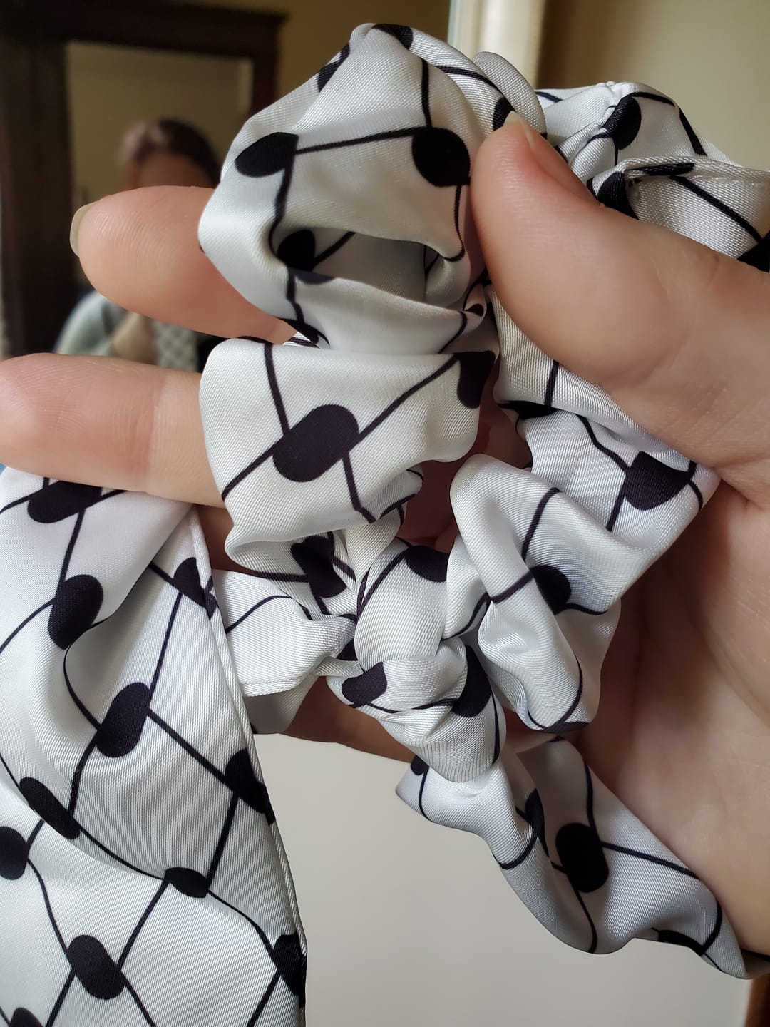 Customer photo review of Keffiyeh Hatta Hair Accessories - Scrunchie Bow Headband Bonnet Long Bows