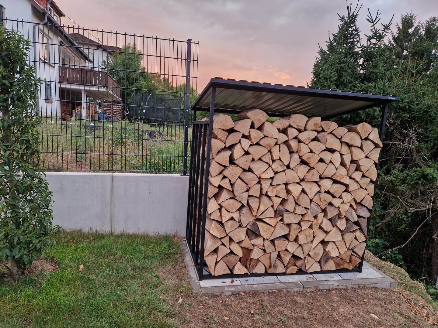 Customer photo review of Gartenzeit® Premium Kaminholzregal für den Außenbereich – 70 cm / 105 cm, extra stabil & wetterfest