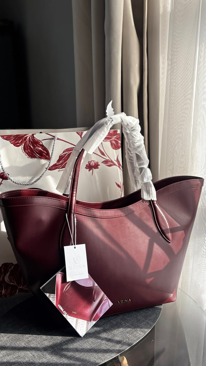 Customer photo review of The Nia tote bag
