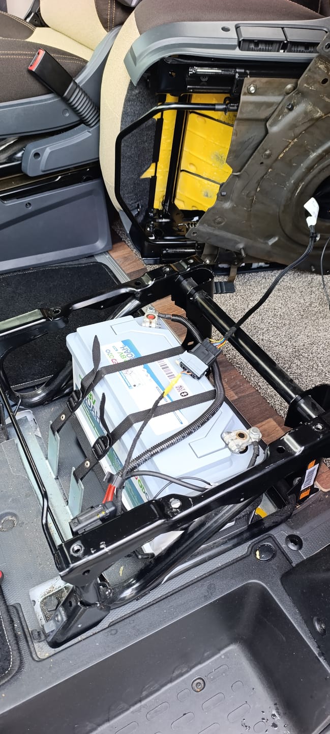 Customer photo review of 0% MwSt. - Redodo 12V 140Ah Untersitz LiFePO4 Batterie mit Bluetooth für Wohnmobil