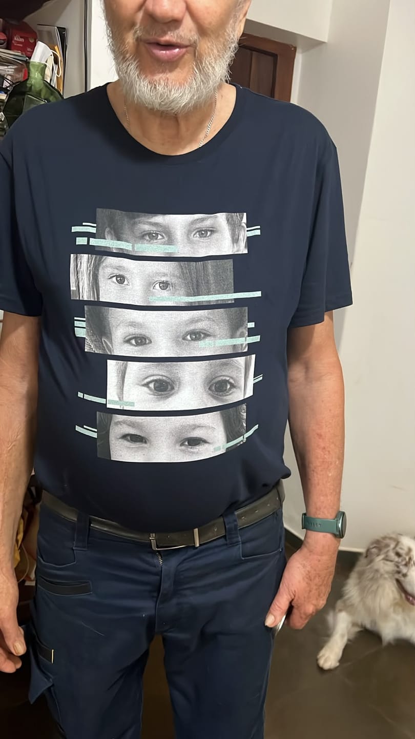 Customer photo review of Camiseta Personalizada OLHARES DOS FILHOS - Algodão Peruano