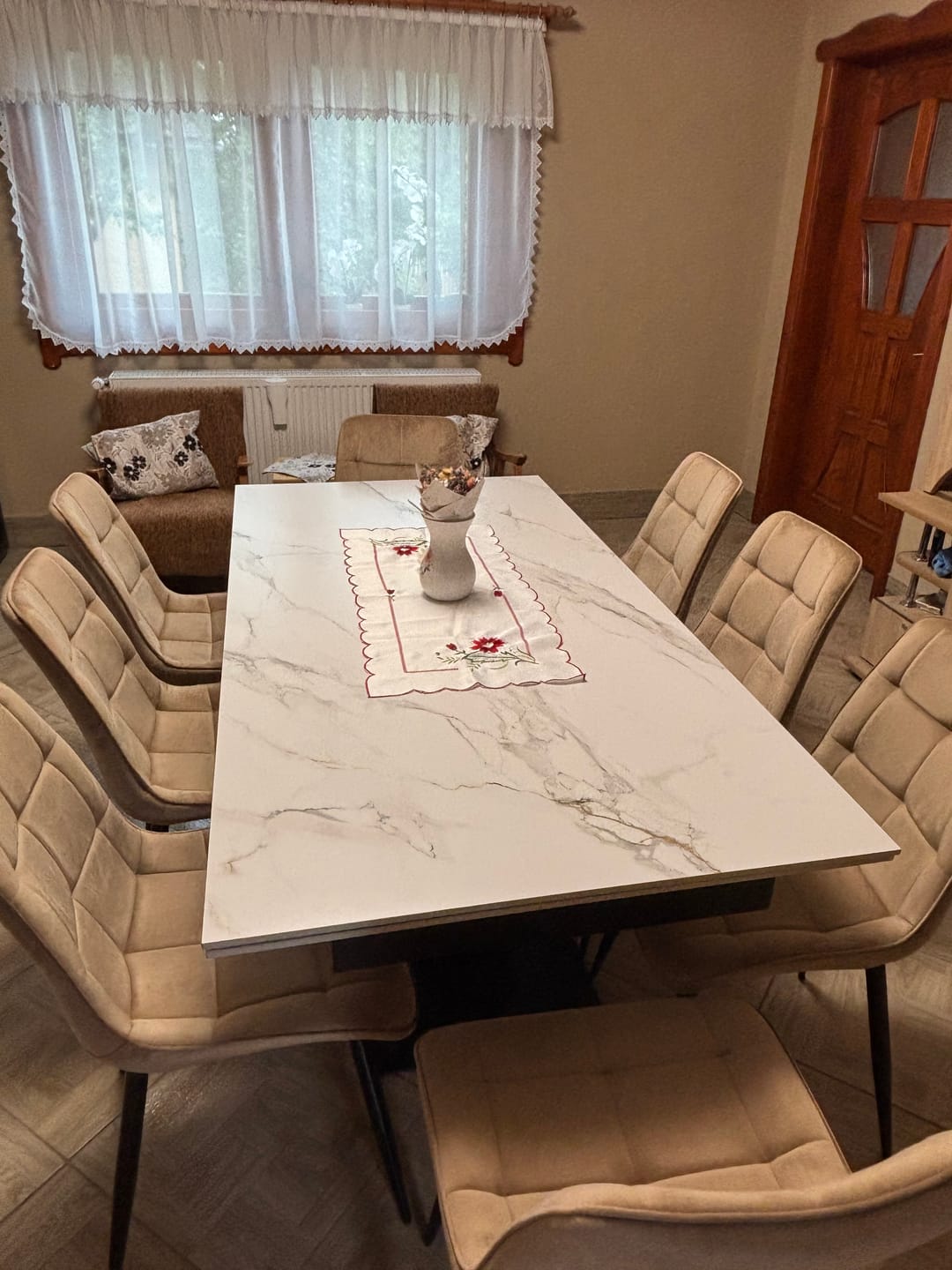 Customer photo review of Masa extensibila GENESIS, alb cu efect de marmura/negru/stejar, 180/240x90x76 cm