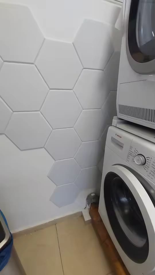 Customer photo review of Panneaux Acoustiques Muraux Hexagonaux – Mousse Absorbante Auto-Adhésive, Lot de 12