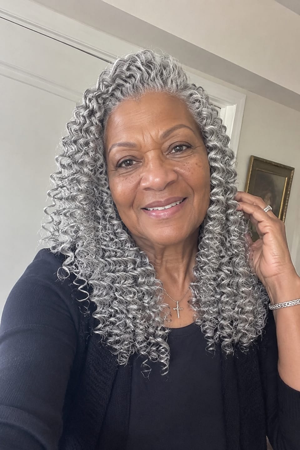 Customer photo review of Luvwin 13x4 Salt And Pepper Wand Curly Glueless Gray Color Pre-Cut Lace Wig