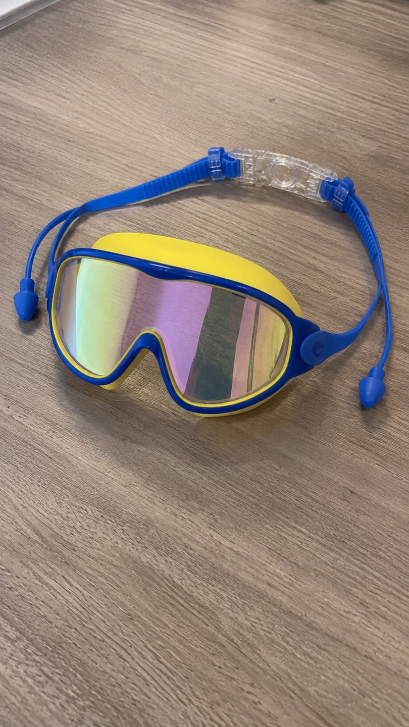 Customer photo review of Swimmi Kids Swim Goggles