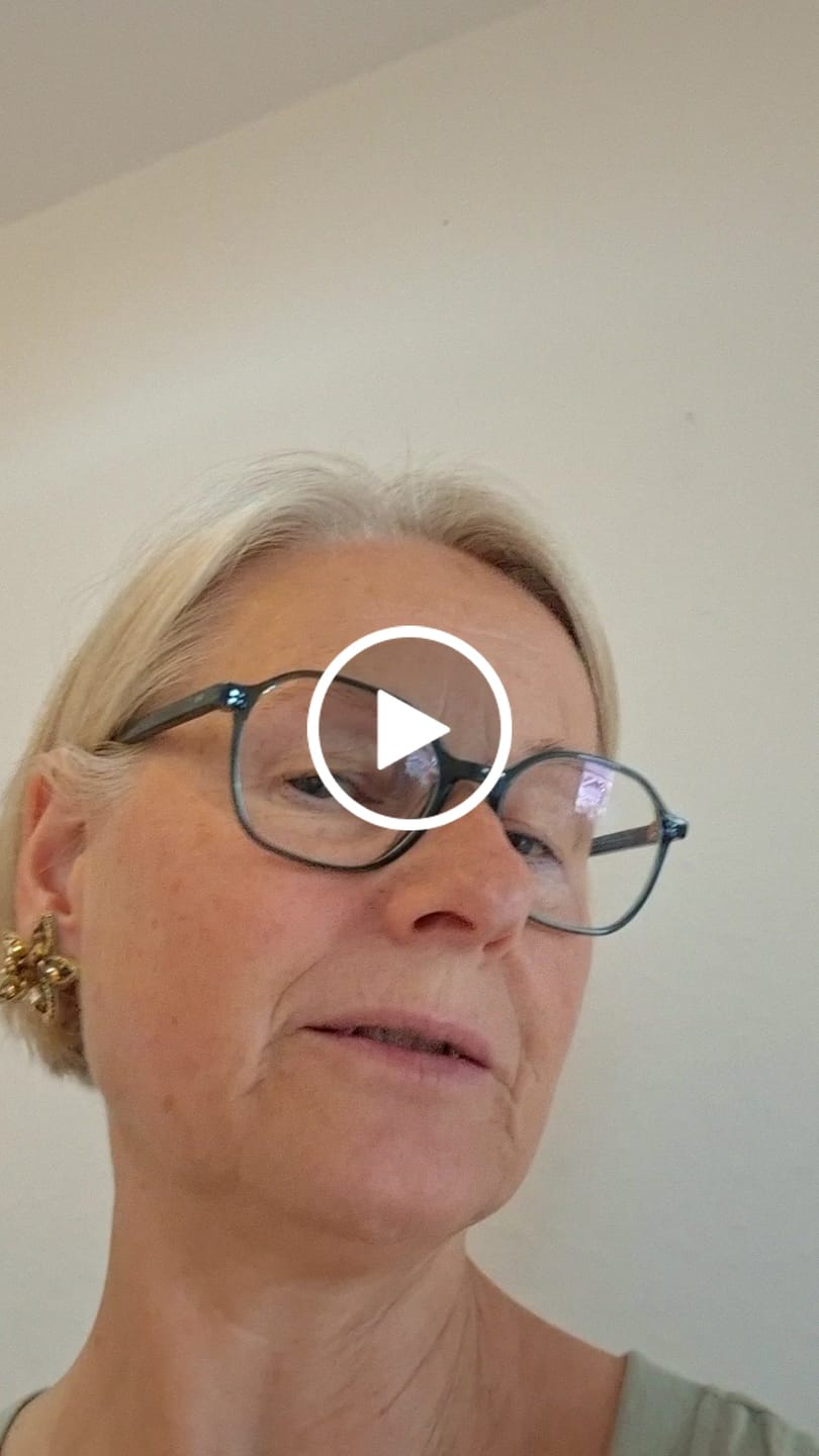 Customer video review of Champagnerfarbene Soutache-Ohrstecker in Blütensternform