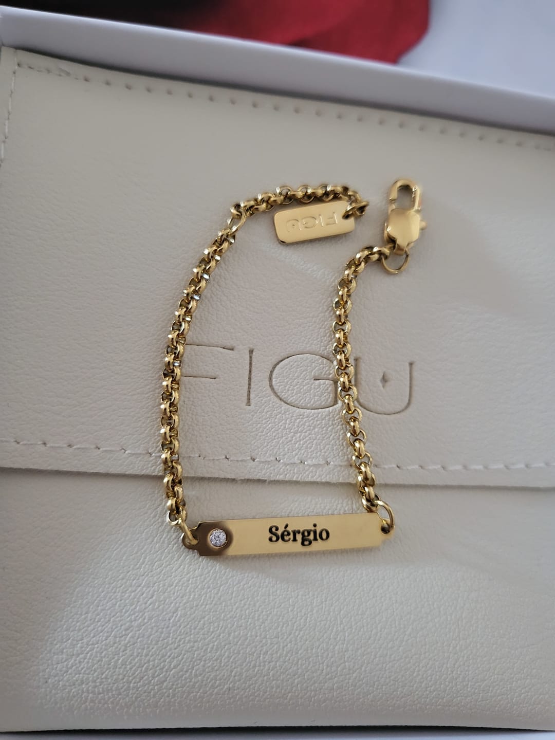 Customer photo review of Pulseira Emily Personalizável