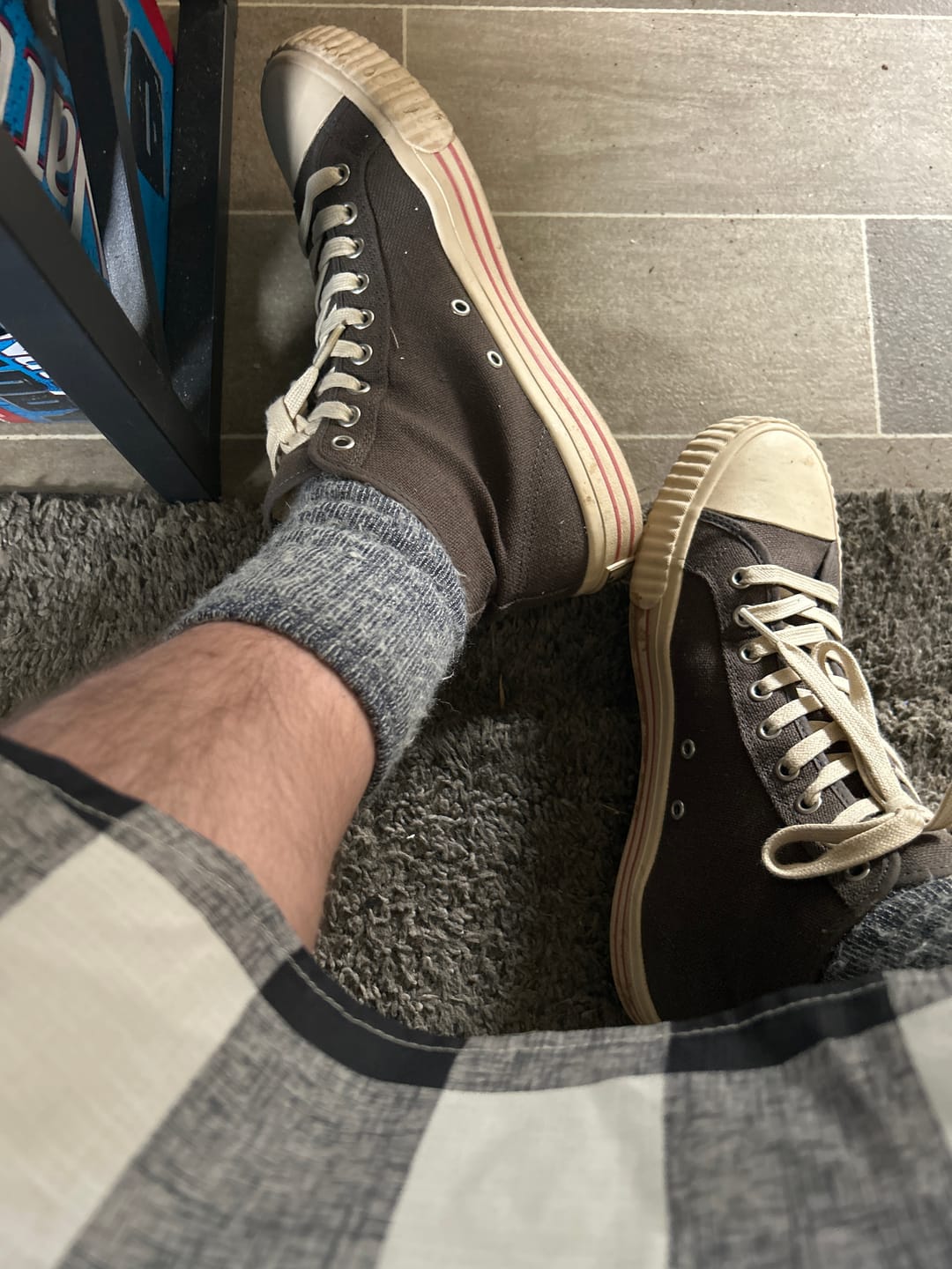 Customer photo review of Center Vintage High-Top Black/Biscotti