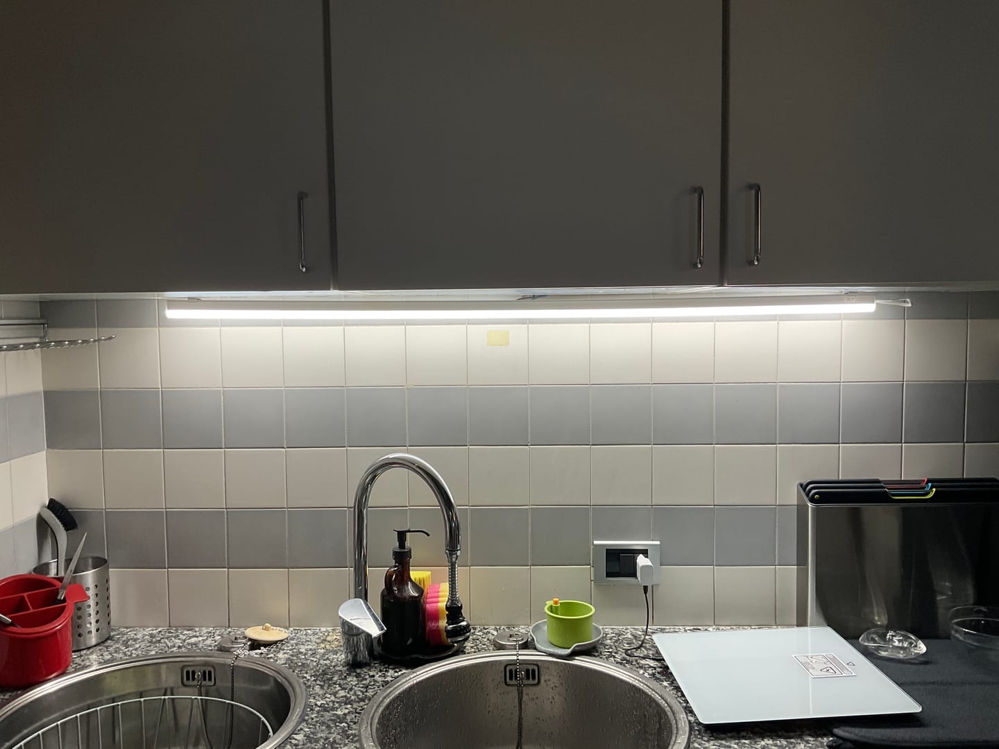 Customer photo review of OSRAM LED Lichtband-Leuchte, Leuchte für Innenanwendungen, Kaltweiß, Länge: 120 cm, LED Switch Batten