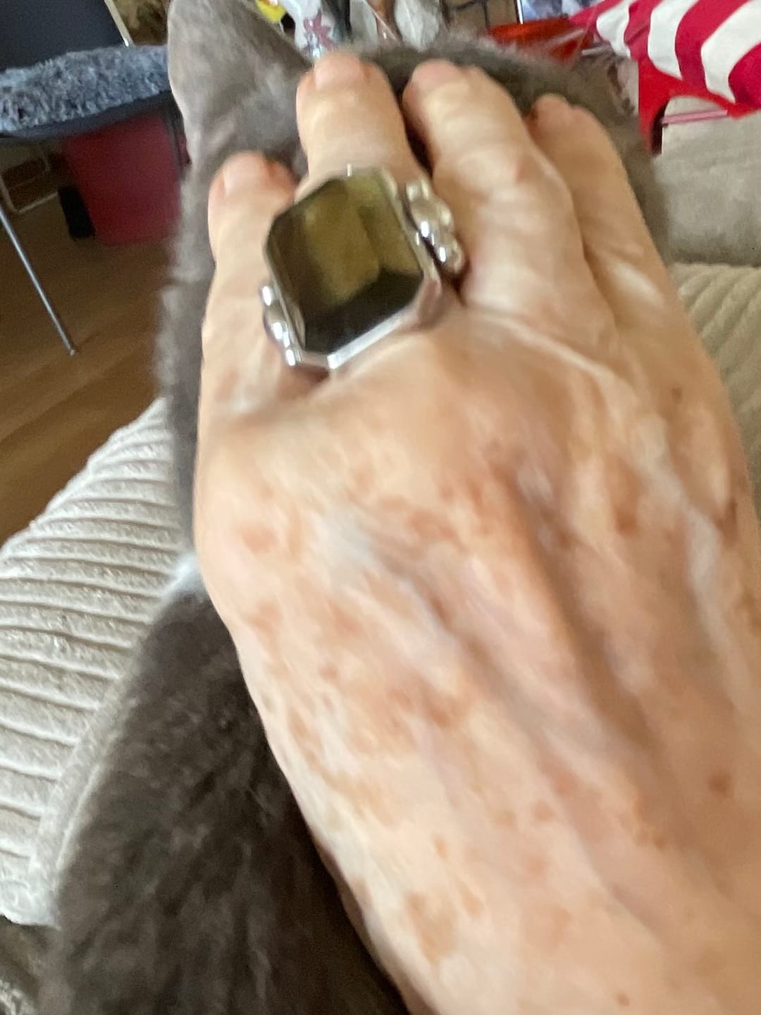Customer photo review of Marique French Vintage Noir Ring
