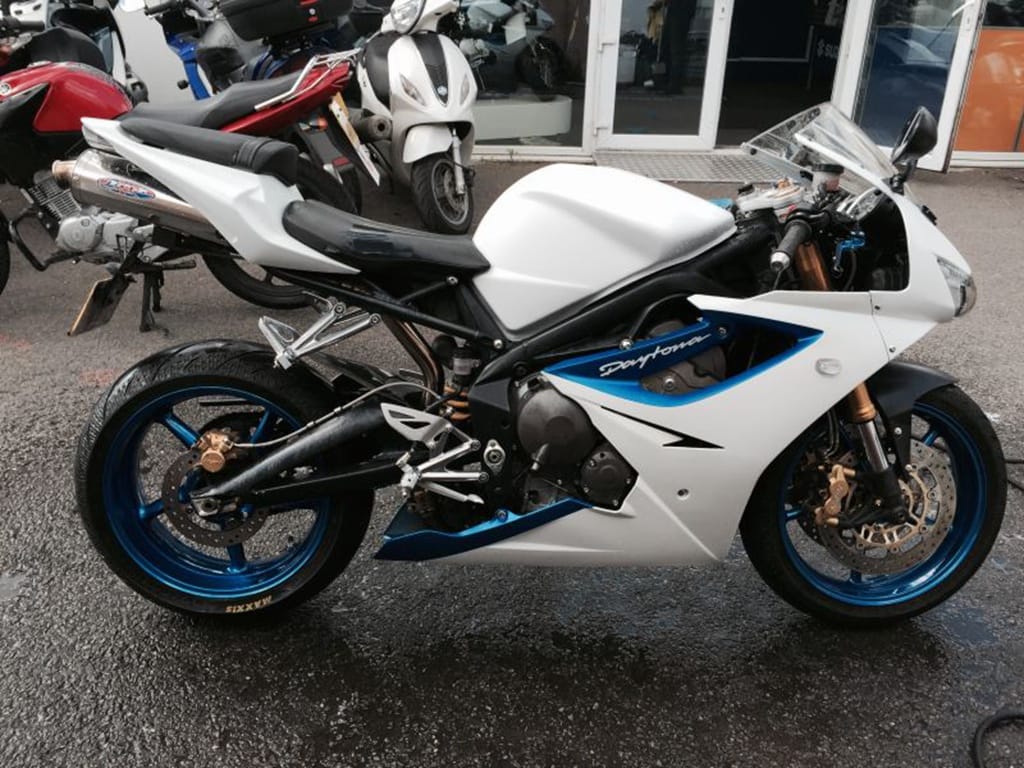 Customer photo review of Gloss Black Fairing Kit For Triumph Daytona 675R 2006 2007 2008