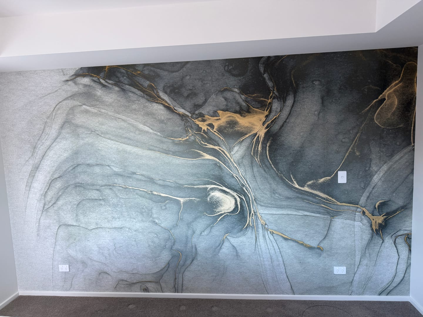 Customer photo review of Ink Gold Fluid - Custom Sized Wallpaper Mural (per m2)