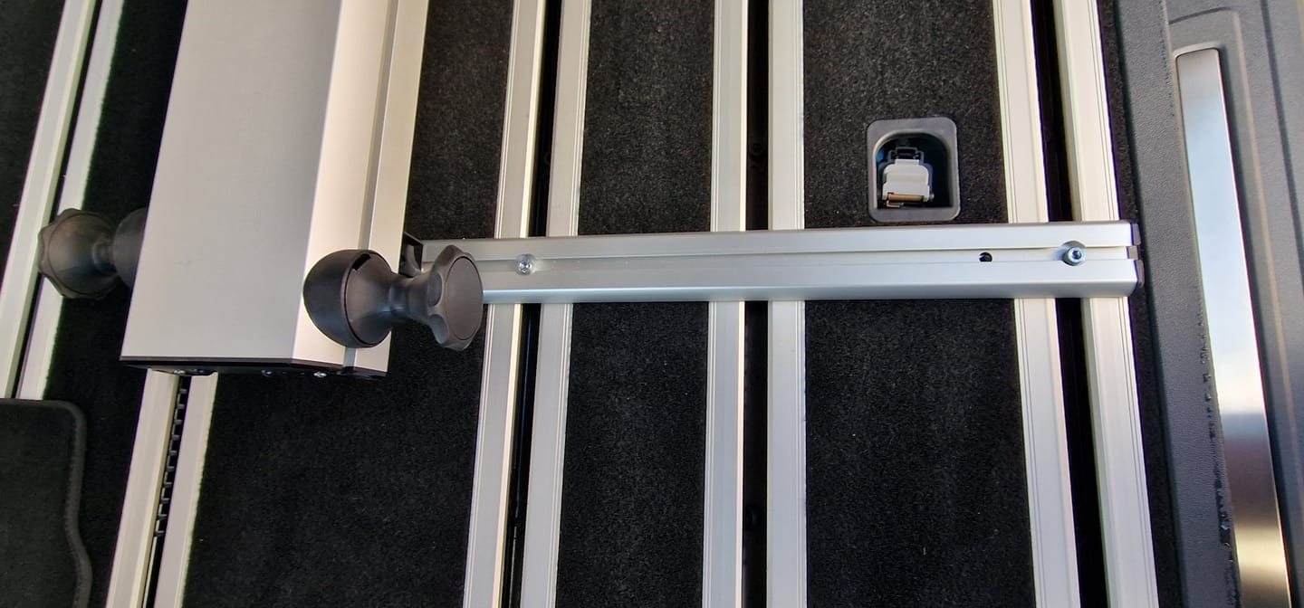 Customer photo review of Ford Tourneo Custom ab 2023 (V710) Nutenstein Fitting M8 Befestigung Schienensystem