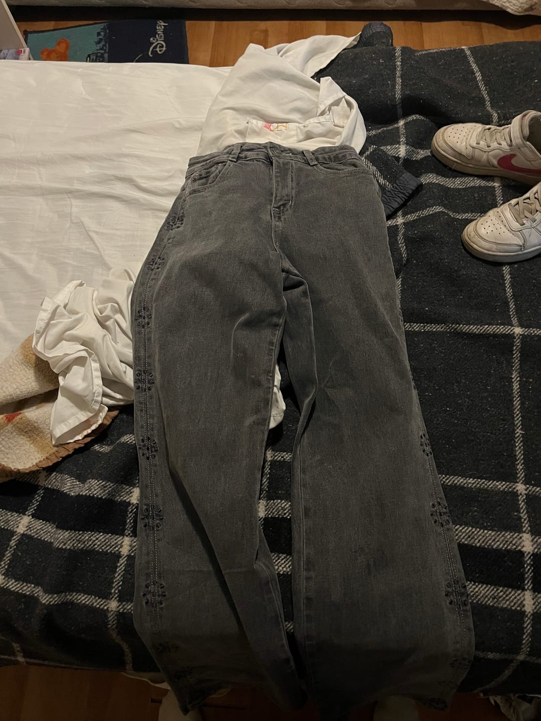 Customer photo review of Pantalón Flor Bordada Grey