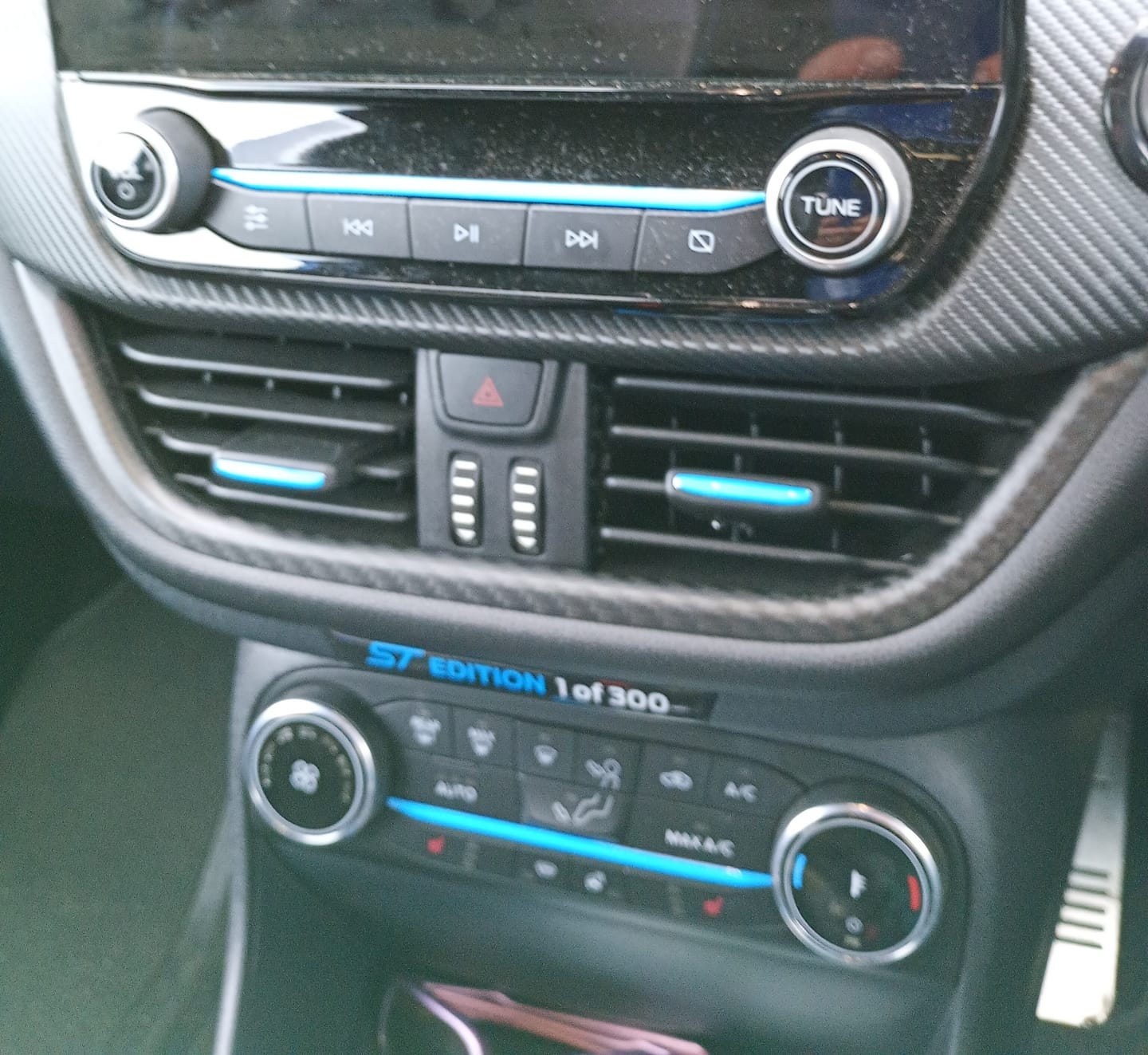 Customer photo review of Mk8/8.5 Fiesta Real Carbon Fibre Centre Heater Vent Trim