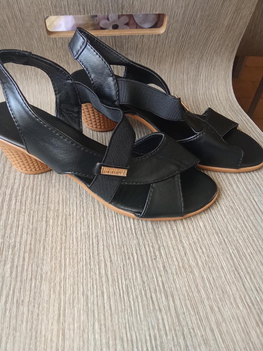 Customer photo review of Sandales élégantes à talon carré